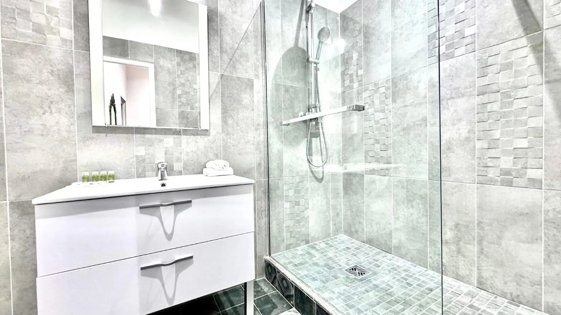 Apartment Aparthotel Riviera - Pont Vieux 2 - Old Town - Charm 2 Bedrooms Apartement Ac - 5Mn Beach Nice France