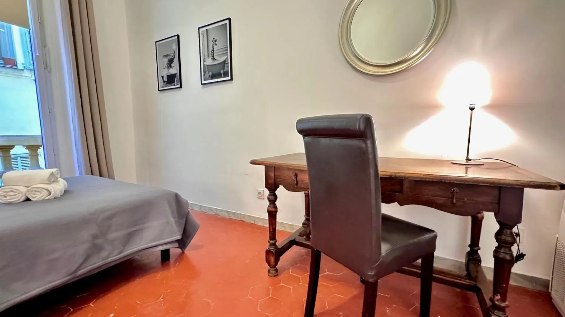 Apartment Aparthotel Riviera - Pont Vieux 2 - Old Town - Charm 2 Bedrooms Apartement Ac - 5Mn Beach Nice
